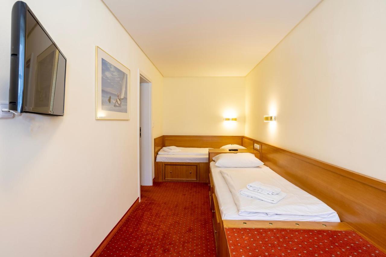 Ringhotel Warnemuender Hof Росток Екстериор снимка