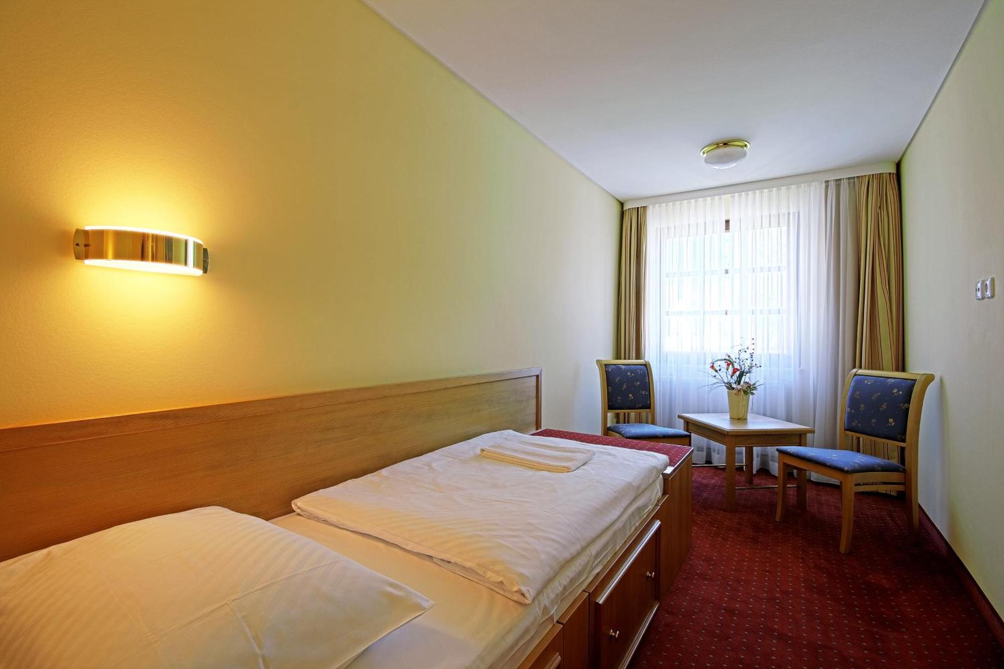 Ringhotel Warnemuender Hof Росток Екстериор снимка