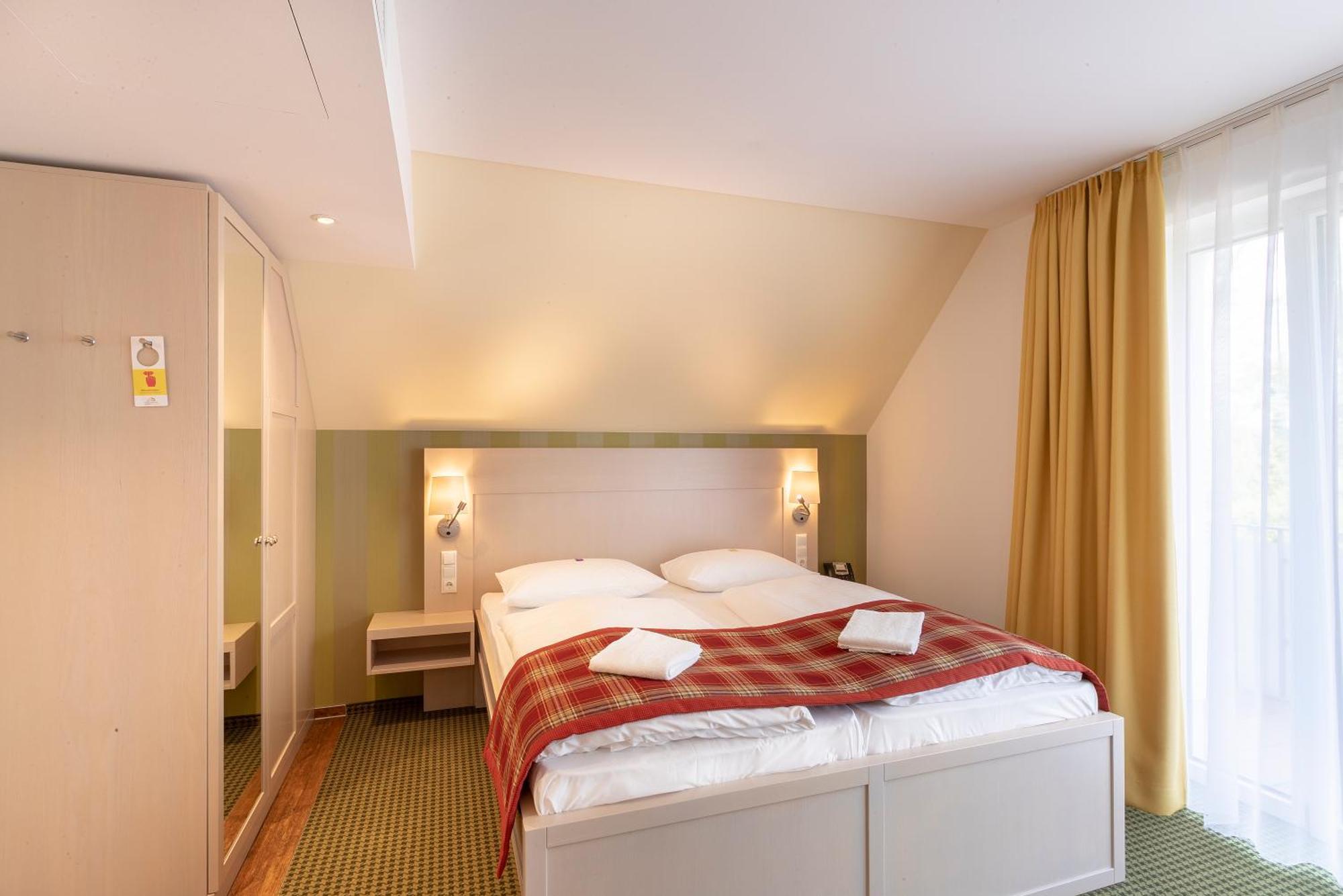 Ringhotel Warnemuender Hof Росток Екстериор снимка