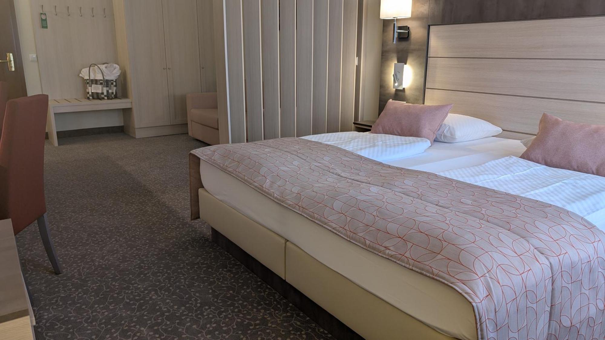 Ringhotel Warnemuender Hof Росток Екстериор снимка