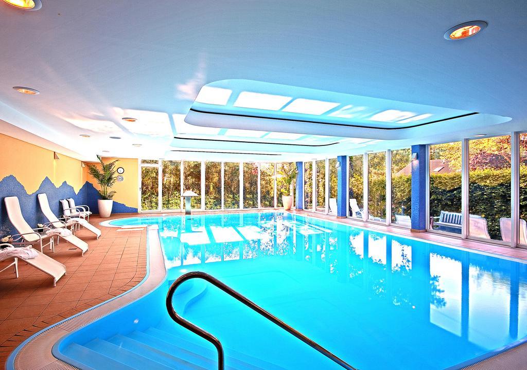 Ringhotel Warnemuender Hof Росток Екстериор снимка